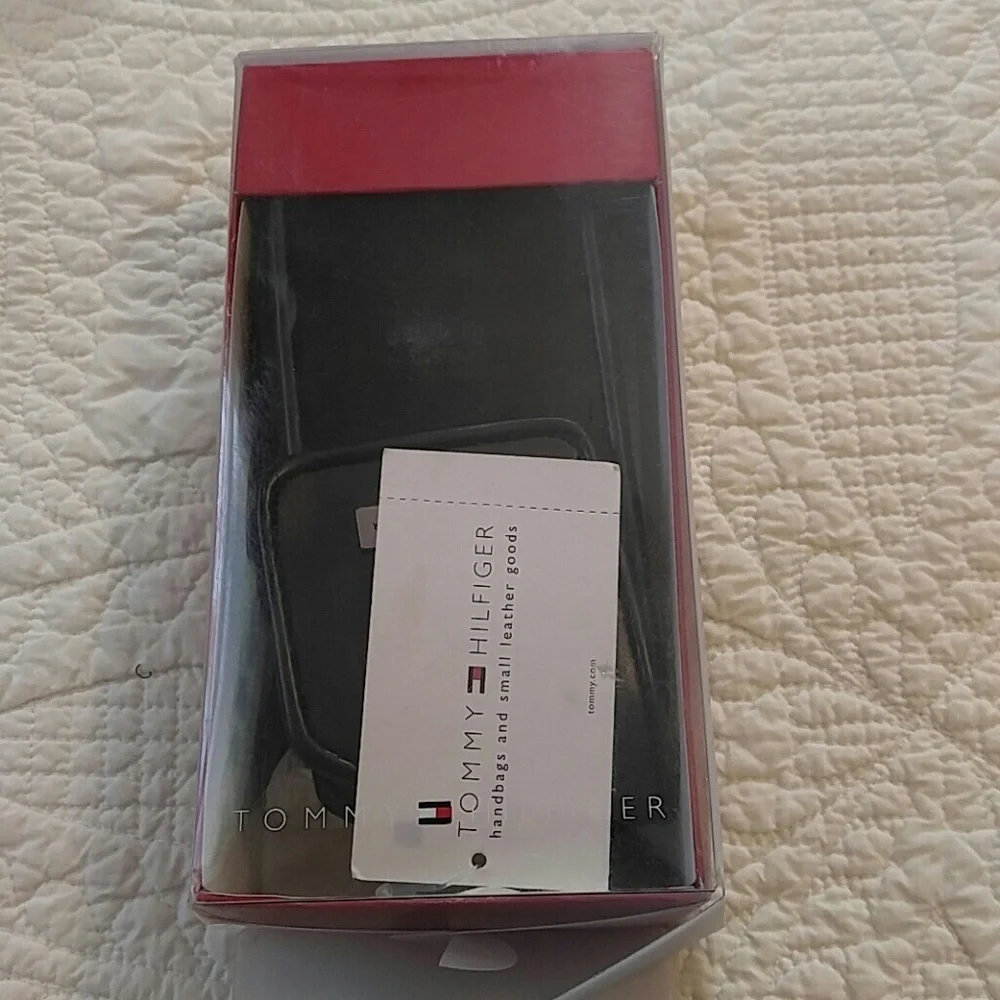 NWT Tommy Hilfiger cell phone case